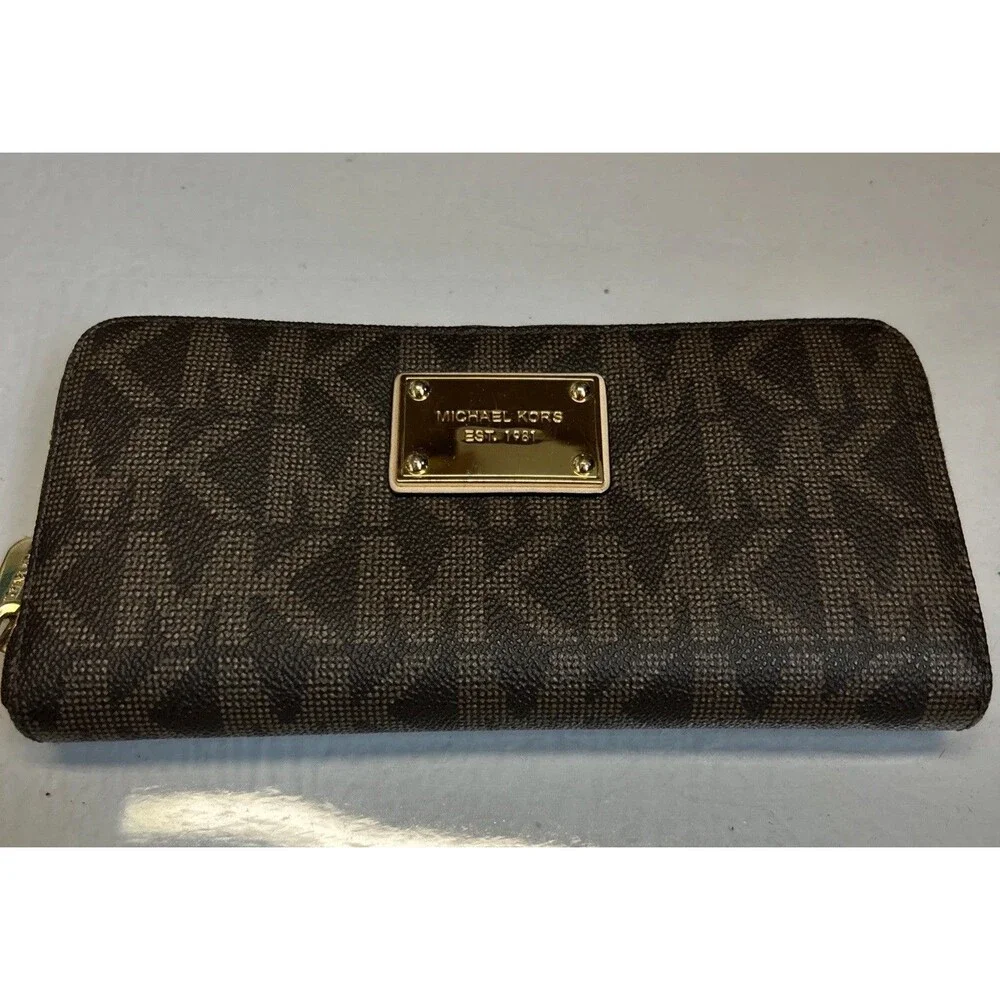 Michael Kors nice clean